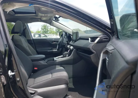 2021 Toyota Rav4 Xle z USA, uszkodzony, nr VIN 2T3P1RFV8MC164117